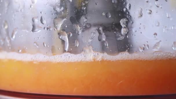 Részlet Facsaró Narancs Préselő Gép Gyönyörű Gyümölcslé Cseppek Gyümölcsfacsaró Felületen — Stock videók