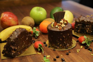 Nefis, lezzetli yiyecek içecekleri servis etmeye hazır.