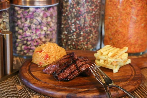 Listo Para Servir Ensaladas Alimentos Preparados Partir Deliciosas Verduras — Foto de Stock