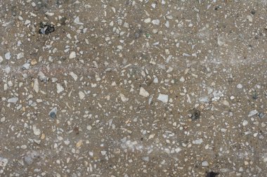 Yol pilakalar ve moloz. 