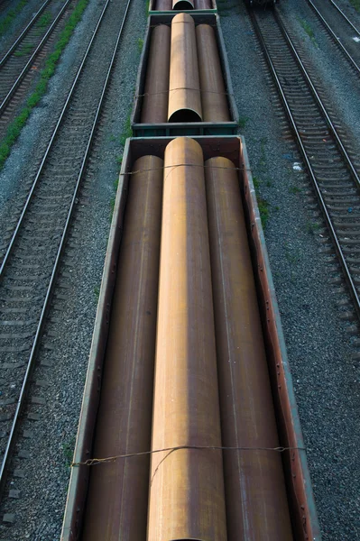 Trens com bens industriais estão nos trilhos — Fotografia de Stock