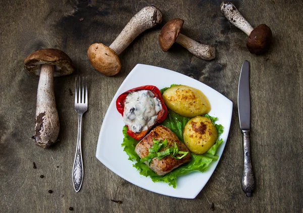 Pork steak with baked potato and mushroom sauce — Stock Photo, Image