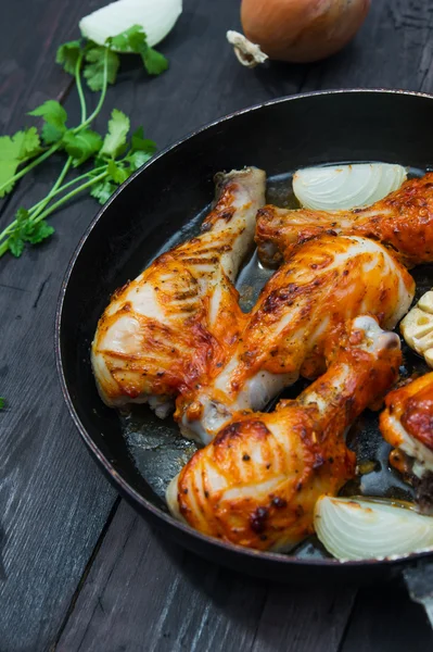 Ayam goreng paha ayam dalam wajan — Stok Foto