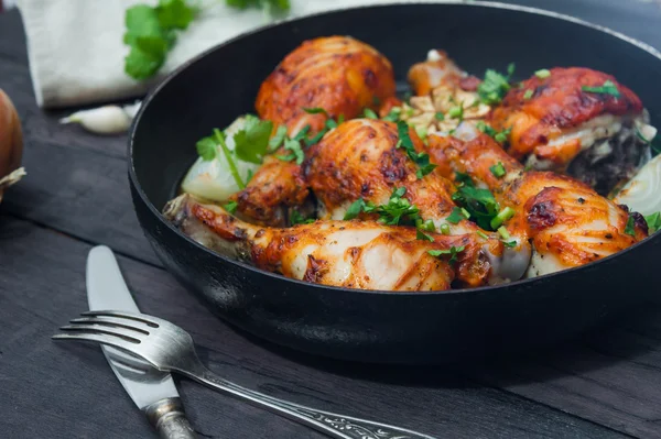 Fried chicken drumsticks in a frying pan — Stock Photo, Image