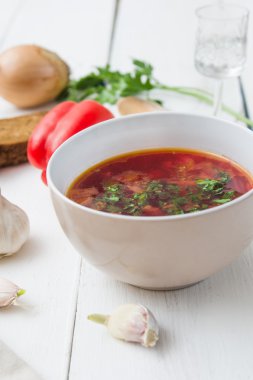 Pancar çorbası otlar ile büyük kase