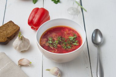 Pancar çorbası otlar ile büyük kase