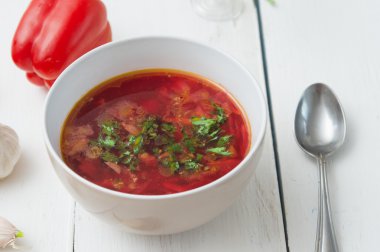 Pancar çorbası otlar ile büyük kase