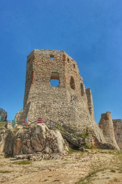 Cseszneki Kalesi 'nin kalıntıları.