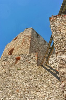 Cseszneki Kalesi 'nin kalıntıları.