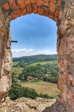 Cseszneki Kalesi 'nin kalıntıları.