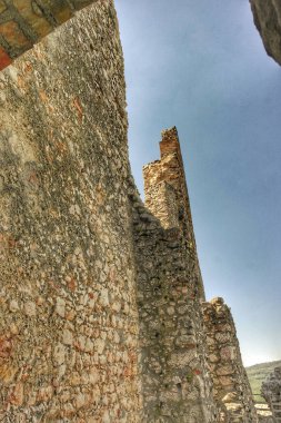 Cseszneki Kalesi 'nin kalıntıları.