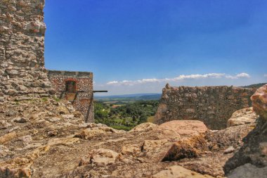 Cseszneki Kalesi 'nin kalıntıları.