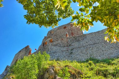 Cseszneki Kalesi 'nin kalıntıları.