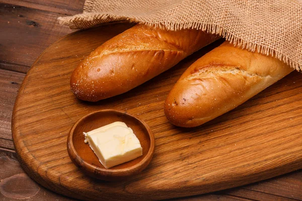 Pão Baguete Fresco Fundo Madeira — Fotografia de Stock