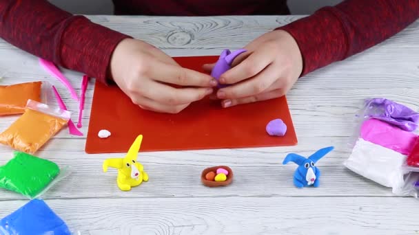 Jak Udělat Velikonočního Zajíčka Plasticinu Krok Krokem Instrukce Dítěte Krok — Stock video