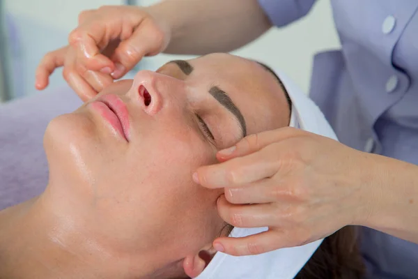 Girl Doctor Lavender Colored Suit Performs Very Beautiful Professional Massage — Stock Photo, Image