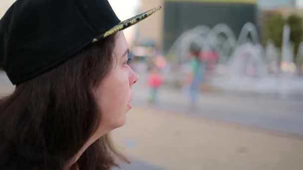 Portrait Dark Haired Woman Looking Cap Close Side View Outdoor — Stock Video