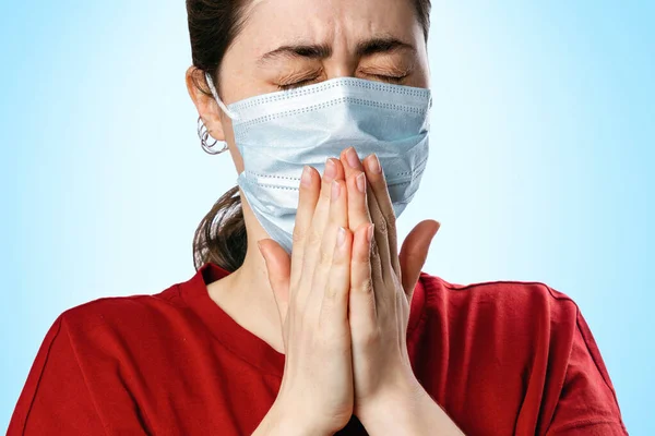 Portrait Brunette Woman Medical Mask Red Shirt Who Sneezes Covers — Stock Photo, Image
