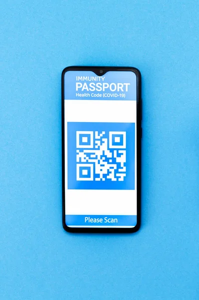 Electronic Immunity Passport Covid Vaccination Stamp Smartphone Screen Blue Background — Stockfoto