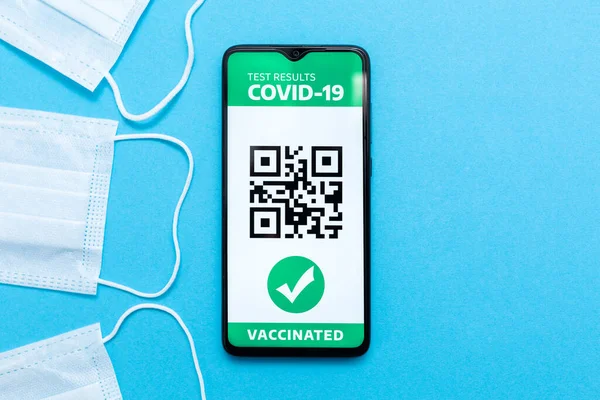 Passaporto Immunitario Elettronico Con Timbro Vaccinazione Covid Codice Schermo Smartphone — Foto Stock