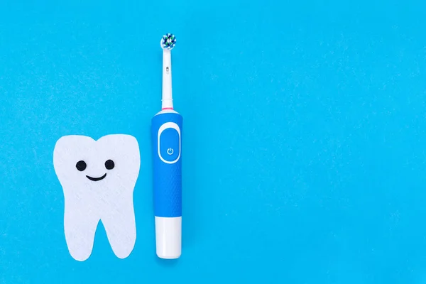 Electric Toothbrush Toothpaste Tooth Carved Out Felt Smiling Cartoon Face — Stock Photo, Image