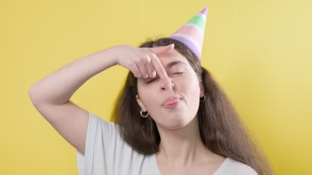 Portrait Young Woman Cap Who Writhes Smiles Funny Yellow Background — Stock Video