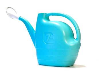 bahçe sulama konservesi mavi renk izole.