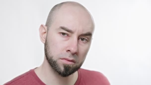 Menschliche Emotionen Porträt Eines Bärtigen Erwachsenen Mannes Aus Dem Kaukasus — Stockvideo