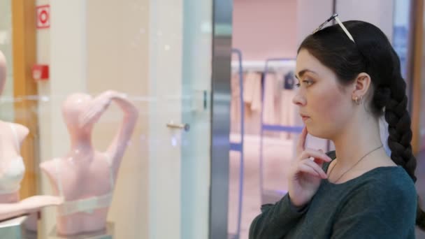 80 de Escaparate ropa metraje de Escaparate ropa interior sin | Depositphotos