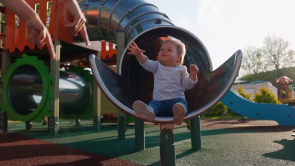 Mother Teaches Her Child Get Baby Slide Baby Girl Gets — Video