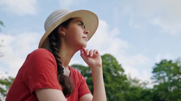 Portrait Young Beautiful Caucasian Woman Straw Hat Relaxing Nature Background — Stok Video