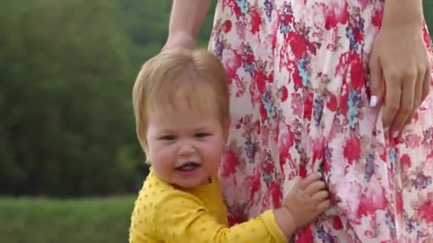 Portrét Emocionální Vrtošivé Bělošské Holčičky Zpomal Koncepce Vzdělávání Dětí — Stock video