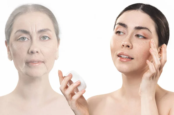 Result Using Cosmetics Portraits Old Woman Young Woman Applying Cream — Stock Photo, Image