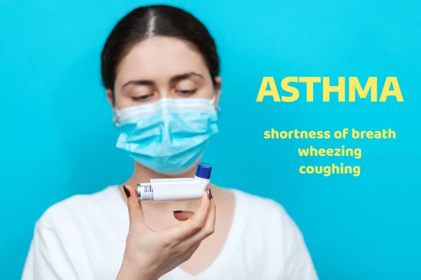 Bronchiális Asztma Homályos Közeli Kép Egy Fiatal Nőről Orvosi Maszkban — Stock Fotó
