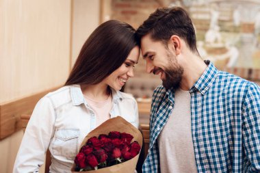 Modern Kafeteryada Genç Çiftin Randevusu Var.