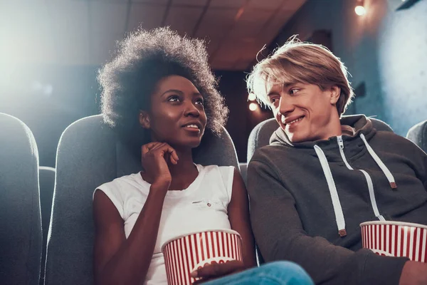 Multinational young couple with popcorn. — Stock Photo, Image