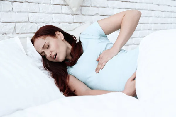 Woman woke up early in the morning from back pain.