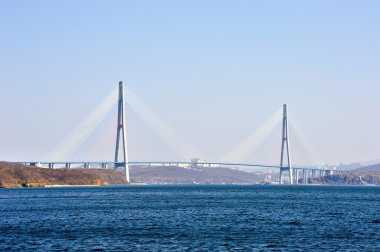 kablo köprü Rus Adası'na