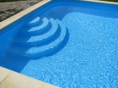 Yüzme Havuzu, açık havada adımları