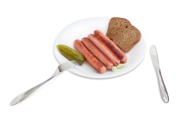 Izgara sosis, turşu salatalık ve sarımsak, ekmek üzerinde beyaz di
