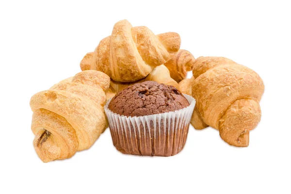 Varios croissant pequeño y magdalena de chocolate en un fondo de luz — Foto de Stock