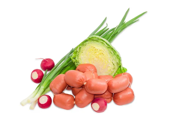 Ramo de salchichas crudas y verduras frescas de primavera — Foto de Stock