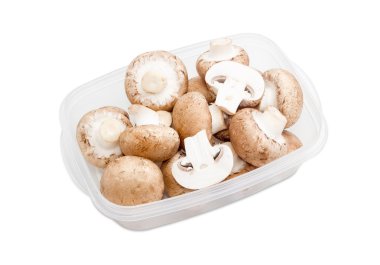 Düğme mantar içinde hafif bir arka plan üzerinde plastik tepsi