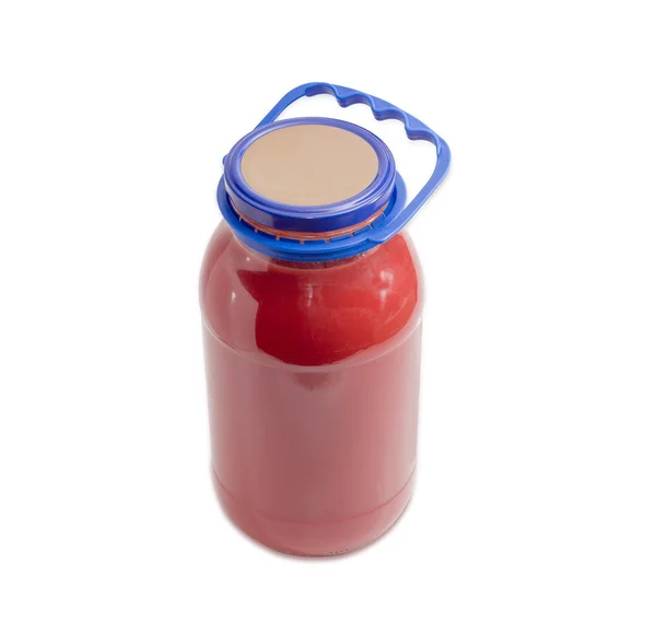 Tomatsaft i glasburk på en ljus bakgrund — Stockfoto