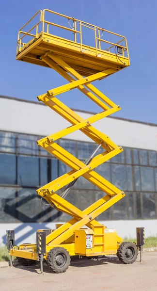 Scissor self propelled lift — Stock Photo, Image