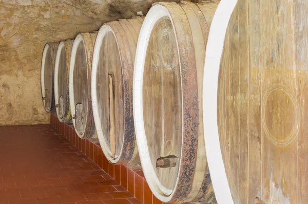 En del av gamla underjordiska vinkällare — Stockfoto