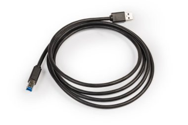 Üst görünümde beyaz arkaplan kenarlarında Standart-A ve Standart-B eklentileri olan süper hızlı USB kablosu