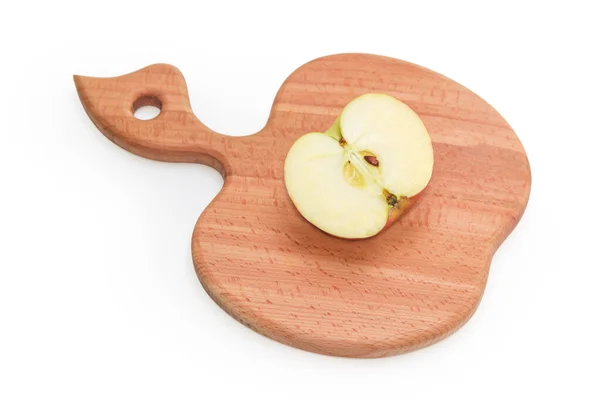 Elmanın Yarısı Ahşap Kesim Tahtasının Üzerinde Beyaz Arka Planda Elma — Stok fotoğraf