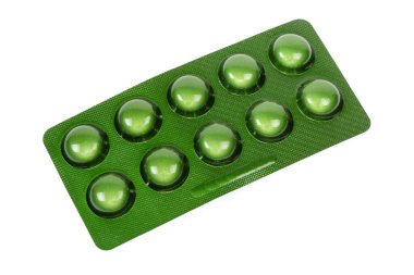 Beyaz arka planda yeşil bir ilaç paketi.