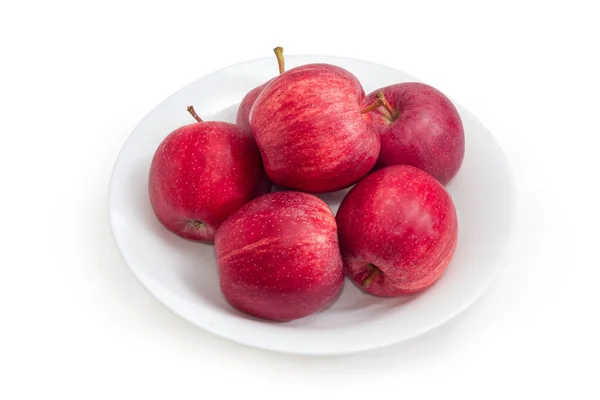 Mehrere Frisch Geerntete Rote Äpfel Auf Weißem Teller Auf Weißem — Stockfoto